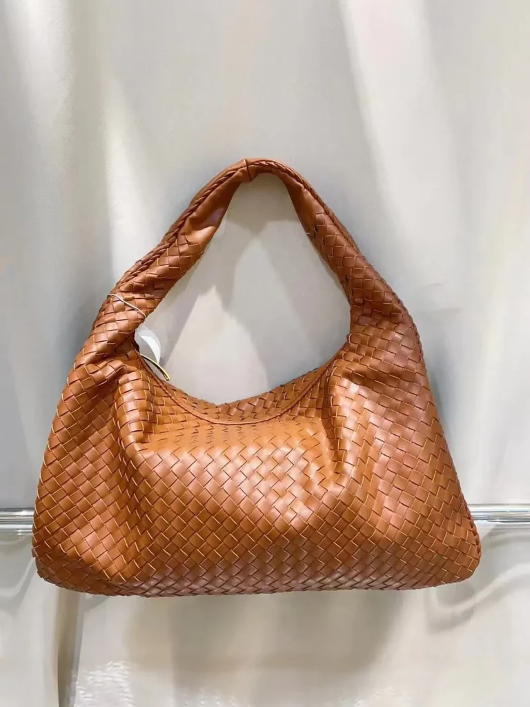 Bottega Veneta Leather Medium Bag - Image 8