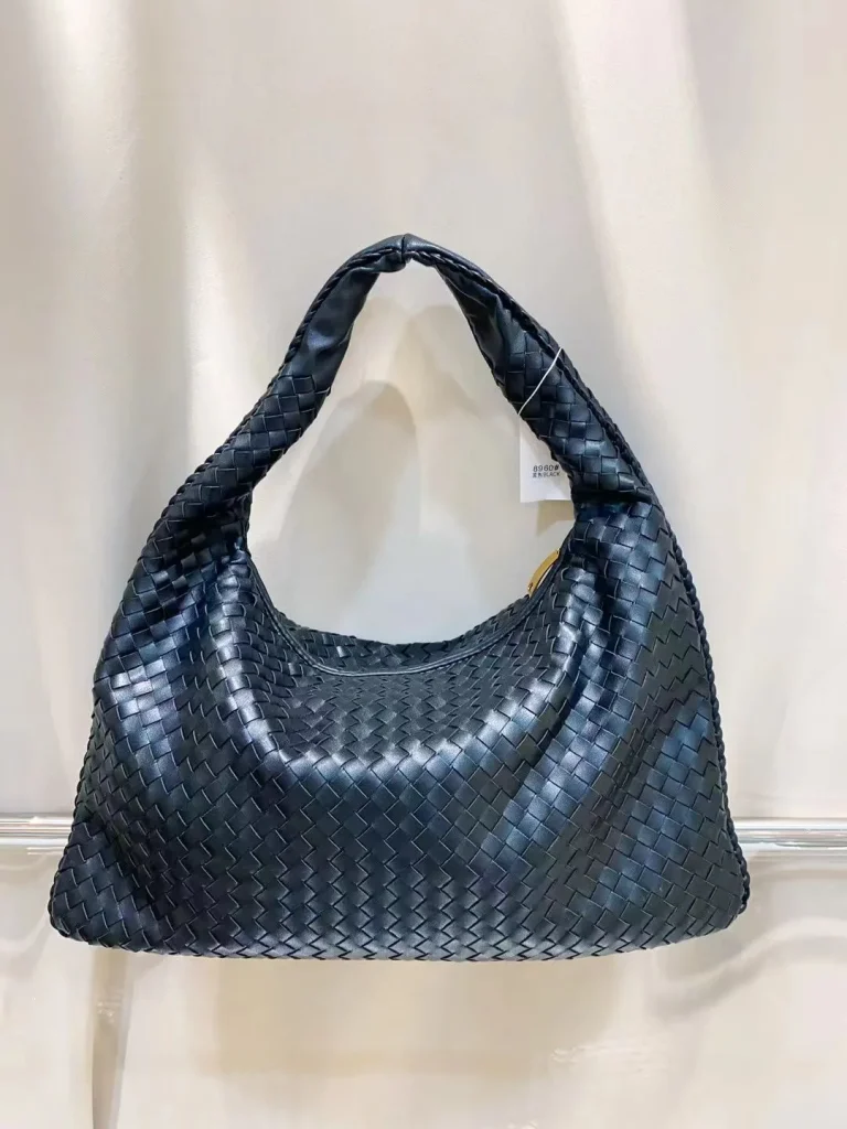Bottega Veneta Leather Medium Bag - Image 7