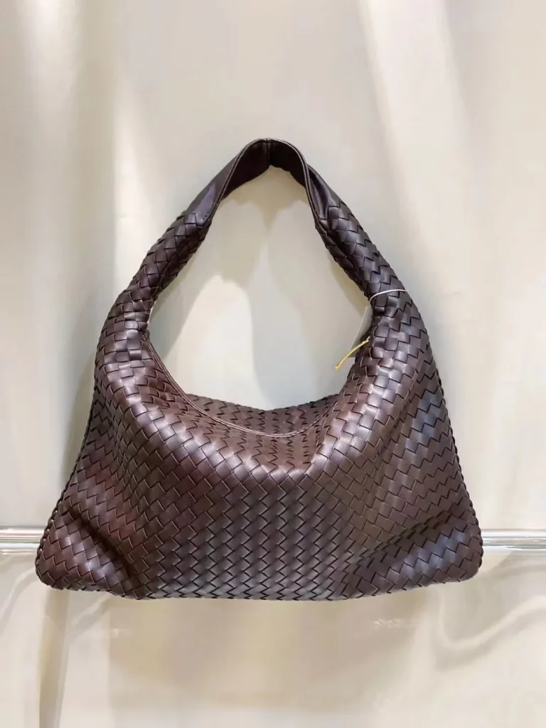 Bottega Veneta Leather Medium Bag - Image 4