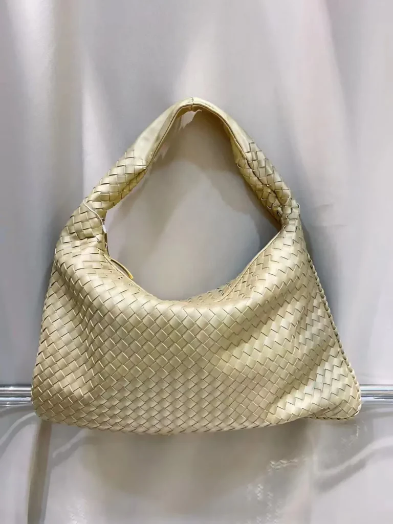 Bottega Veneta Leather Medium Bag - Image 3